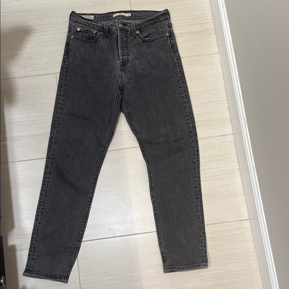 Levi's Wedgie Black Heart Straight Leg Pants - Picture 2 of 2